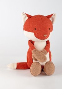 Giocattolo di peluche a forma di volpe con una combinazione di colori rosso e crema, morbido al tatto, corpo rotondo, zampe marroni e una coda a motivi.