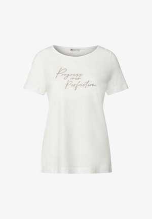 Witte katoenen t-shirt met korte mouwen en een ronde hals. Voorzien van cursieve tekst met de opdruk "Progress over Perfection" in metallic beige.