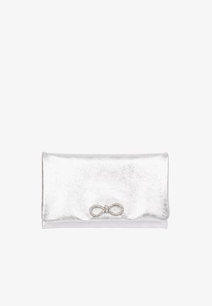 Glänzende silberne Clutch mit rechteckiger Form und einer kleinen dekorativen Schleife aus Strasssteinen auf der Vorderklappe.