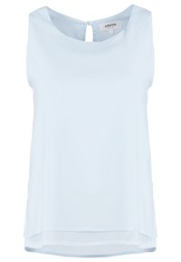 Haut sans manches bleu clair en tissu doux avec un décolleté arrondi, présentant une fermeture à bouton en trou de serrure dans le dos et un ourlet fluide.