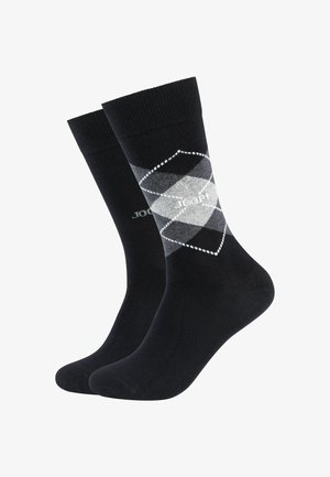 Schwarze Socken mit einem grau-weißen Karomuster, das aus Rautenformen und kleinen gepunkteten Akzenten besteht, gefertigt aus einem weichen Stoff mit einem gerippten Bund.