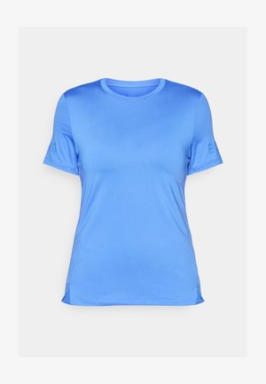 Zils īsām piedurknēm t-krekls, izgatavots no gludas auduma, ar apaļu kakla izgriezumu, sānu spraugām un logotipa detaļu kreisajā piedurknē.