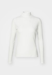Maglione bianco a costine con maniche lunghe e collo alto, aderente, su sfondo neutro.