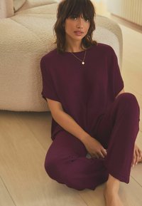 Next LOUNGE SET - Pidžaamakomplekt - berry red