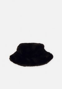 Gorro estilo bucket de piel sintética negra con textura suave, ala ancha y redondeada, y un diseño ligeramente doblado para un ajuste relajado.