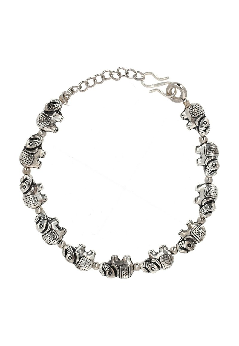 Bracciale d'argento a forma di pesce con accenti texture, alternati a perline rotonde, chiuso con una chiusura e catena regolabile.