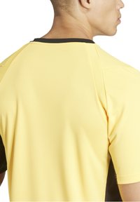 adidas Performance FUSSBALL - T-shirt basic - gelb