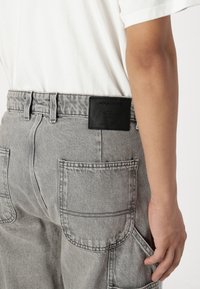 Jack & Jones JJIEDDIE PAINTER - Blugi loose fit - grey denim