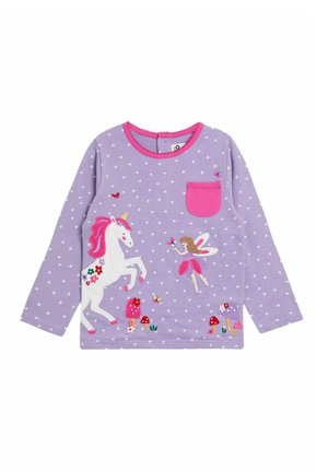 Camicia a maniche lunghe lavanda con motivi a cuori bianchi, con ricami di unicorno, fata, funghi e una tasca rosa. Realizzata in morbido cotone misto.