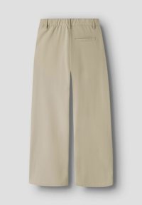 Béžové široké kalhoty s hladkou texturou, elastickým pasem a jednou zadní kapsou. Čistý design bez viditelných vzorů.