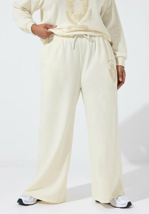 - Spodnie treningowe