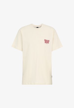 Off-white kurzärmeliges T-Shirt mit rotem Schriftzug "Gnocchi Balboa Irresistibly" im oberen linken Brustbereich.