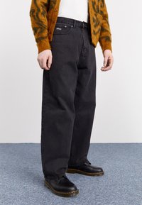 Obey Clothing BIGWIG BAGGY - Vrećaste traperice - black