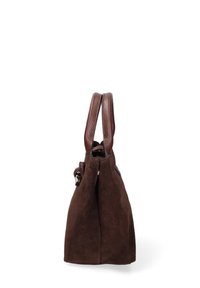 Borsa in suede marrone con manici in pelle liscia, forma affusolata e chiusura con zip. I due materiali creano un contrasto nella sensazione al tatto.
