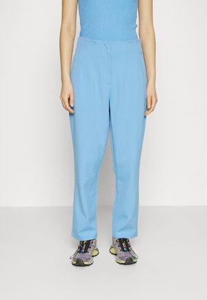 Vero Moda Petite VMKIRALOA TAPERED SOLID PANT  - Παντελόνι - little boy blue
