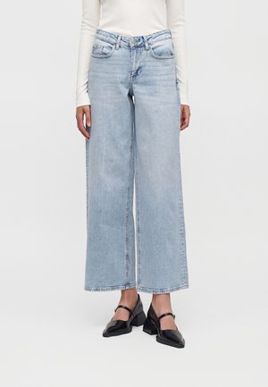 Vero Moda, VMSANDIE-STRETCH MR WIDE JNS RA3133 NOOS - Wide leg - light blue denim