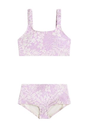 Fioletowy bikini w kwiatowy wzór z topem o kwadratowym dekolcie i wysokim stanem majtek. Miękki, elastyczny materiał z marszczonymi ramiączkami.