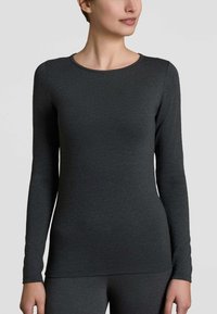 Maglia a maniche lunghe grigio scuro realizzata in tessuto morbido e testurizzato con scollatura arrotondata. Progettata per una silhouette aderente.