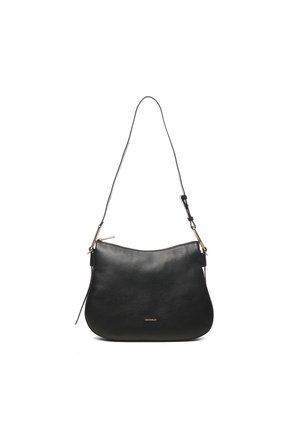 Borsa a spalla in pelle nera con silhouette curvada, caratterizzata da una zip in tonalità oro e logo, e una sola tracolla regolabile.