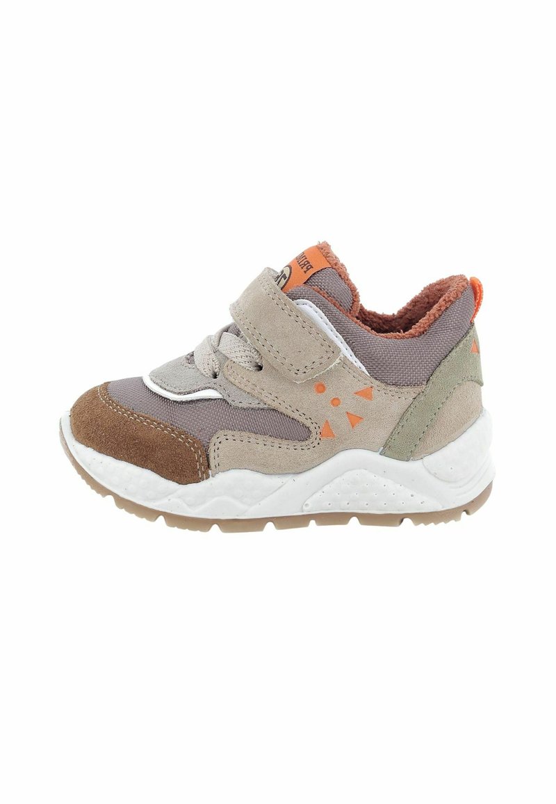 Sneaker per bambino in beige, marrone e grigio con dettagli arancioni, cinturino a strappo e suola bianca testurizzata, mostrata in vista laterale.