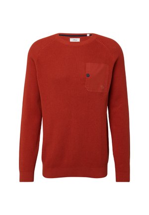 Czerwony sweter z dzianiny o teksturowanym wykończeniu, z naszywaną kieszenią na lewym piersi i ściągaczami przy mankietach oraz u dołu.