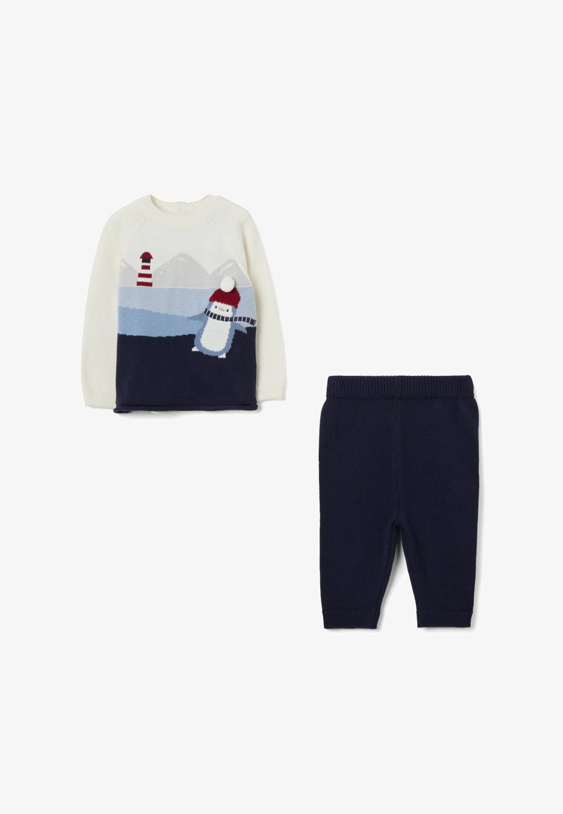 Breiset met een crèmekleurige trui met een pinguïnontwerp, marineblauwe accenten en bijpassende marineblauwe broek met elastische tailleband.