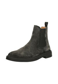 Zwarte suède Chelsea-boot met elastische zijkanten, ronde neus en een platte rubberen zool. Eenvoudig ontwerp zonder zichtbare hardware of accenten.