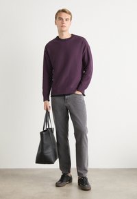 HUGO SMARLO - Strikkegenser - open purple