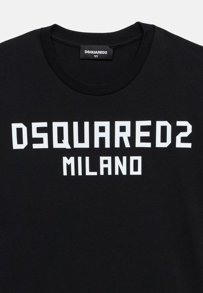 Μαύρο T-shirt με στρογγυλή λαιμόκοψη και λευκό κείμενο DSQUARED2 MILANO στο μπροστινό μέρος, με ετικέτα μεγέθους 12Y στο εσωτερικό του γιακά.