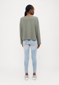 GAP Petite TEE - Top dugih rukava - mesculen green