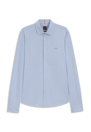 Camicia a maniche lunghe azzurro chiaro realizzata in tessuto morbido, con colletto a punta, chiusura frontale con bottoni e piccolo logo in colore abbinato.