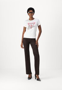 Guess SS CN ICON  - T-shirts med print - pure white