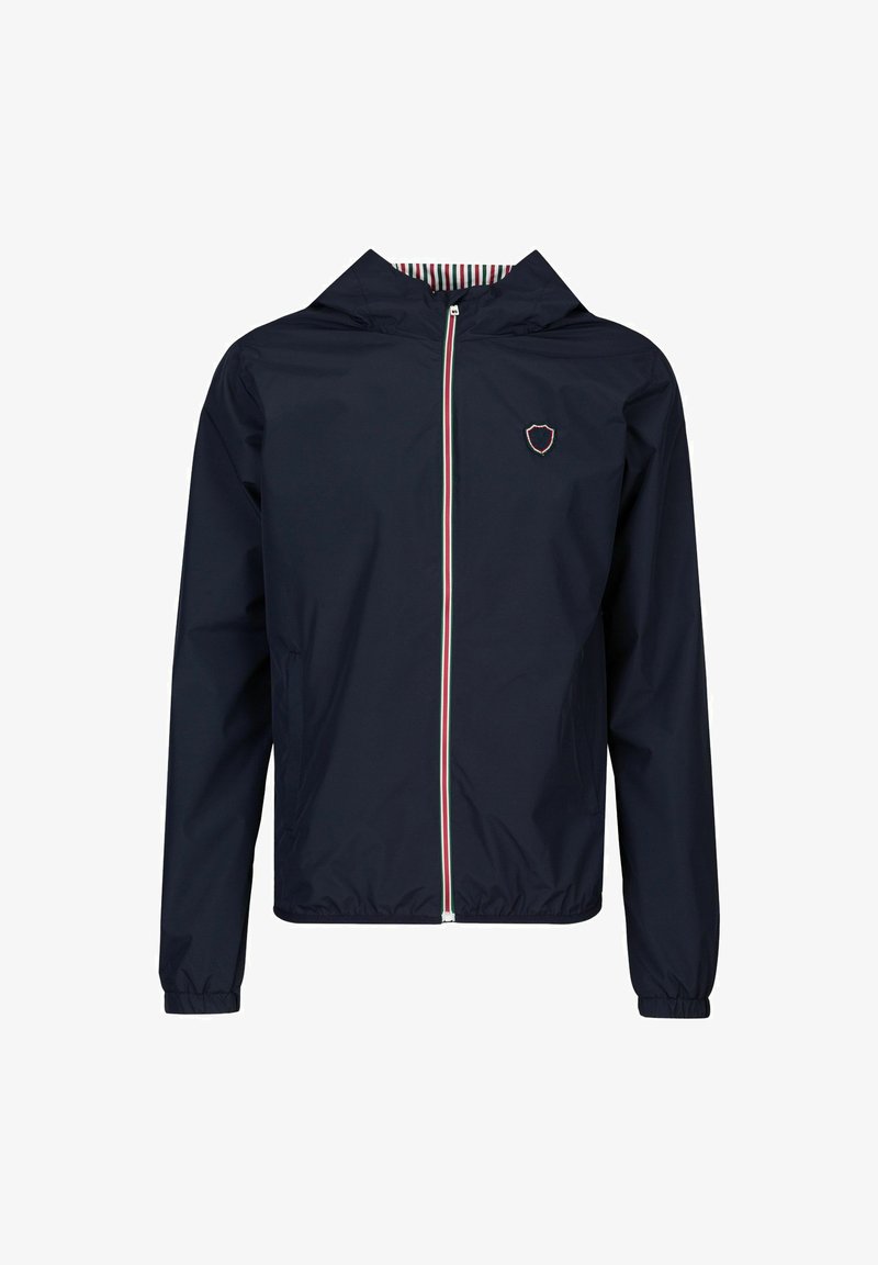 Marinefarbener, leichter Jacke mit Kapuze, ausgestattet mit einem Reißverschluss auf der Vorderseite, gestreiftem Innenfutter und einem kleinen Wappenlogo auf der Brust. Elastische Bündchen.