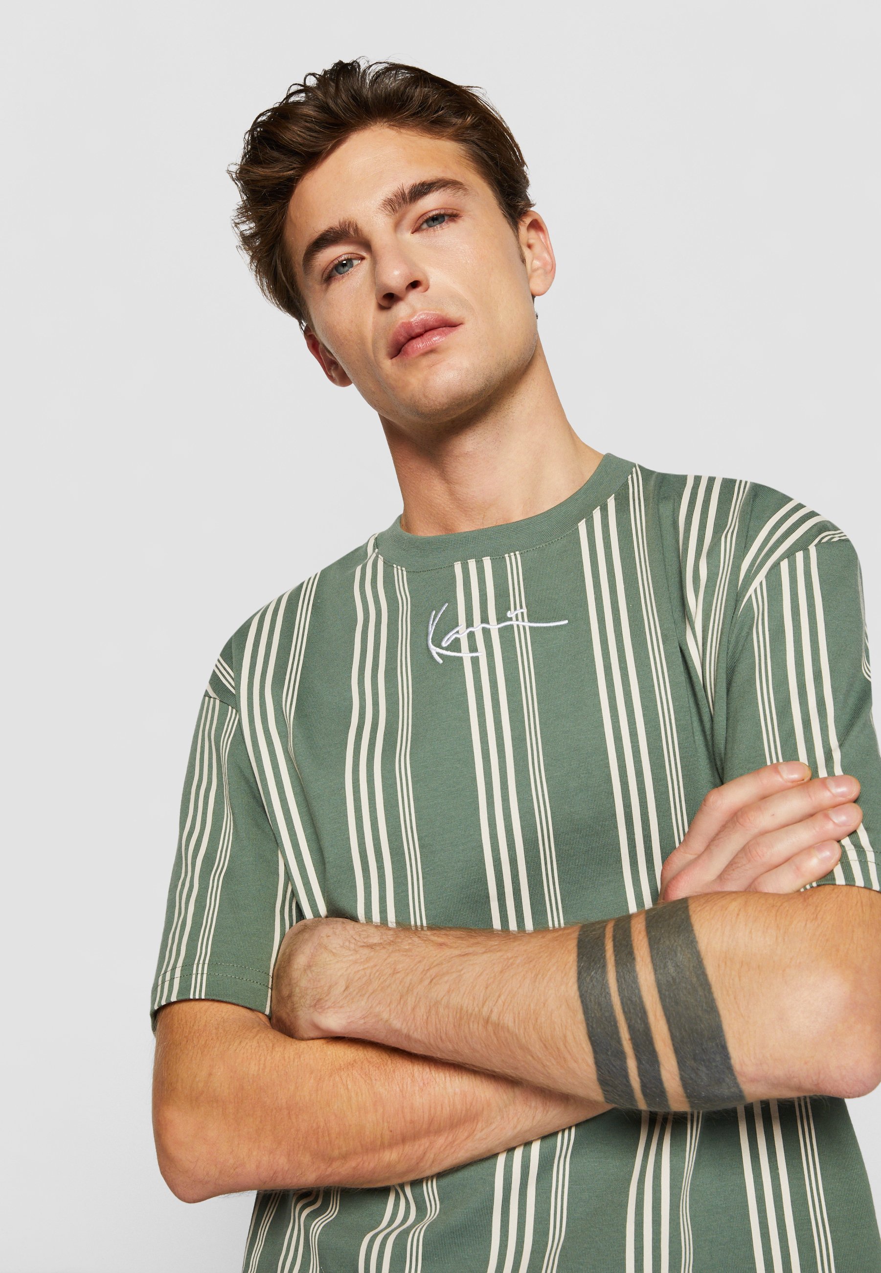 Karl Kani SMALL SIGNATURE STRIPED - T-shirt con stampa