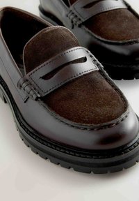 REGULAR FIT - Slipper - chocolate brown