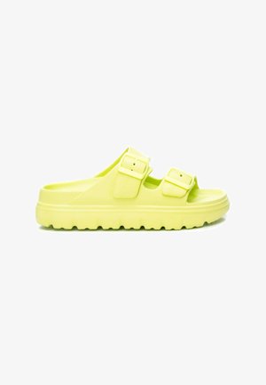 XTI, Sandalias planas - pistacho