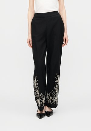 VIPOLLI EMBROIDERED PANTS - Pantalones - black beauty/birch