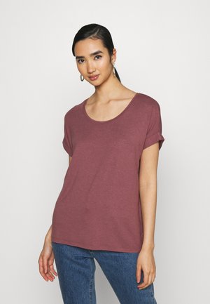 T-shirt a maniche corte, con scollo rotondo, di un colore mauve tenue, realizzato in tessuto morbido e leggero, con polsini arrotolati e una vestibilità rilassata.