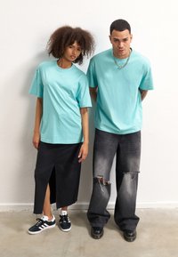 YOURTURN UNISEX BASIC OVERSIZED T-SHIRT - Pamata T-krekls - blue