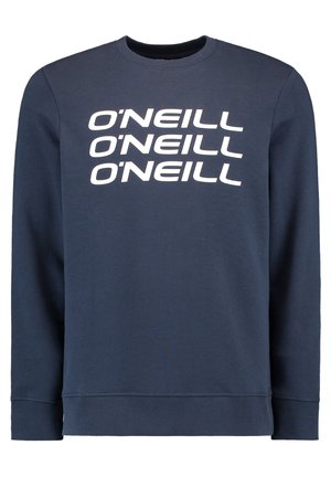 Granatowa bluza crewneck z białym napisem "O'NEILL", powtórzonym trzy razy na klatce piersiowej pogrubionymi, wielkimi literami.