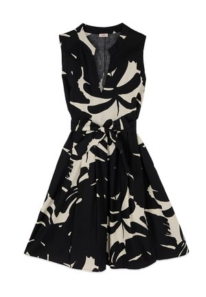 Mouwloze zwart-witte bloemenprint jurk tot net boven de knie met een V-hals en een ceintuur die in een strik is gebonden.