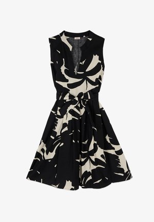 Vestito senza maniche con stampe floreali bianche e nere, lunghezza al ginocchio, con scollo a V e cintura annodata in vita.