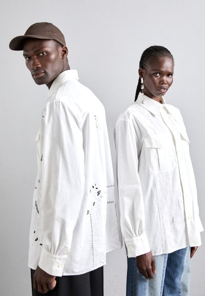 MARINE SERRE UPCYCLED HOUSEHOLD TWIN POCKET UNISEX - Blusa - off white