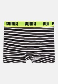Črne in sivo črtaste bokserice z širokim fluorescenčno rumenim pasom, na katerem je v črnem tisku napisano "PUMA".