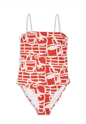 Maillot de bain une pièce rouge avec des motifs blancs abstraits évoquant des tasses et des fruits, doté de fines bretelles blanches.