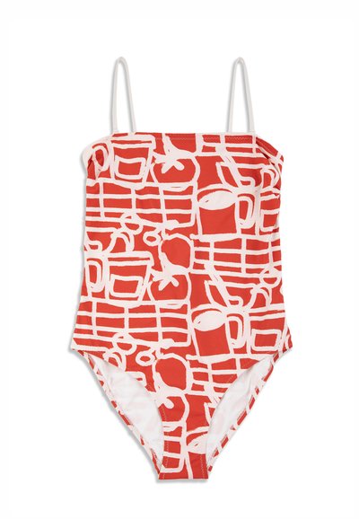 Maillot de bain une pièce rouge avec des motifs blancs abstraits évoquant des tasses et des fruits, doté de fines bretelles blanches.