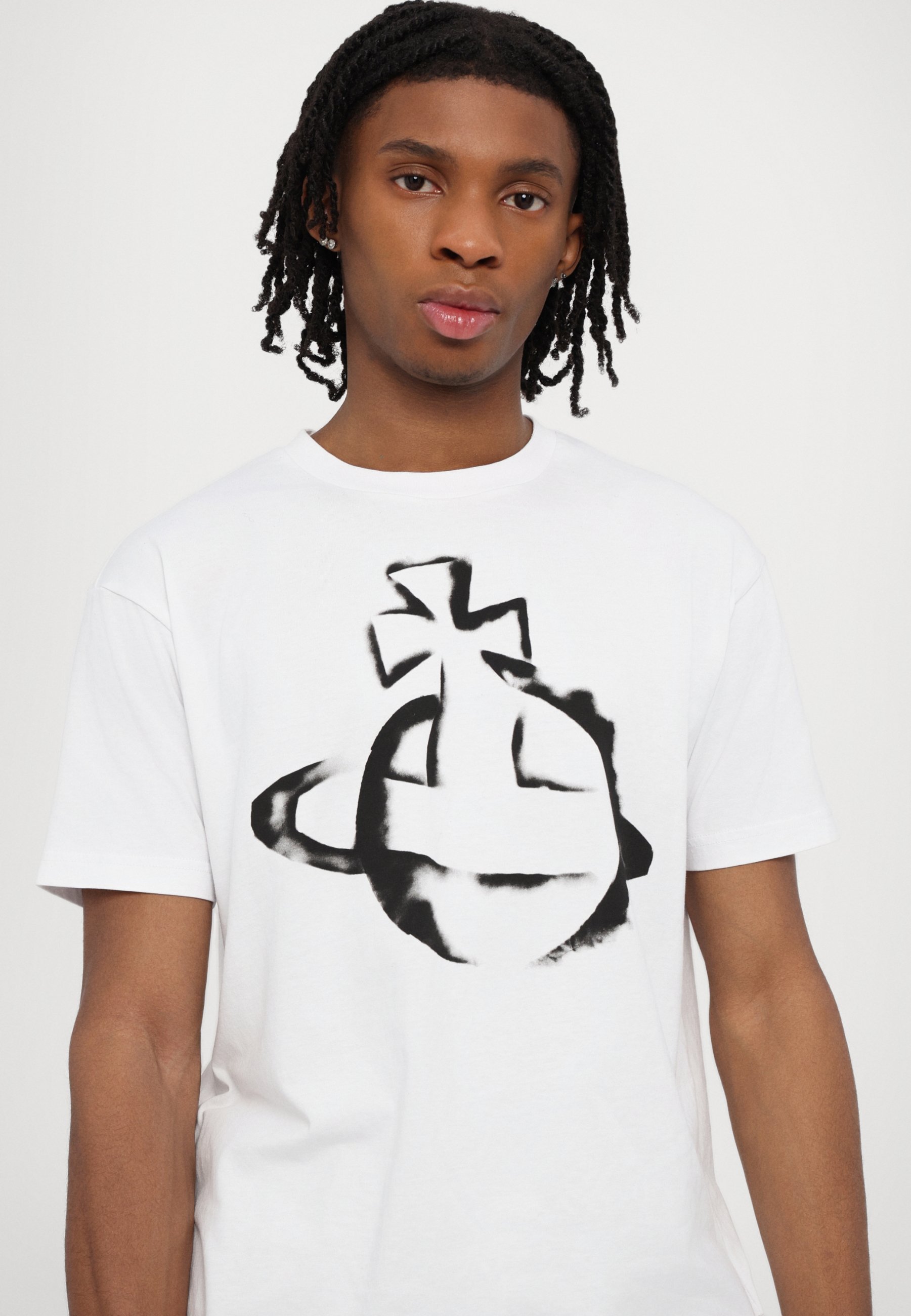 ■Vivienne Westwood■ Stencil ORB Classic Short Sleeve T-Shi Vivienne Westwood | Stencil Orb Classic T-Shirt | Slim Fit T