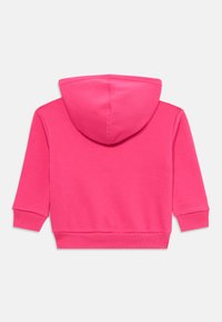 Felpa per bambini di colore rosa brillante, con maniche lunghe e polsini a costine, mostrata da dietro su uno sfondo neutro.