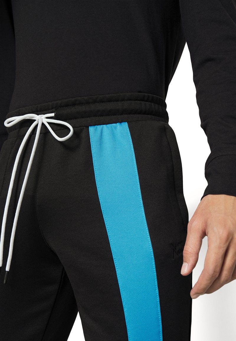 Herren Trainingsanzüge | Puma RALPH PANT Jogginghose black/bleu azur/schwarz - EI61503 Herren Trainingsanzüge | Puma RALPH PANT Jogginghose black/bleu azur/schwarz - EI61503