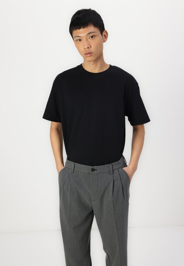 STKARL ULIAN  - Chinos3